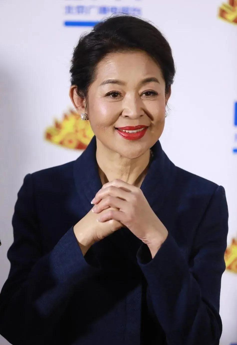 九游-C9不断突破！，穆古鲁扎连续十场比赛得分超过出色发挥赛场气氛高涨(1945铁幕降临昭延)