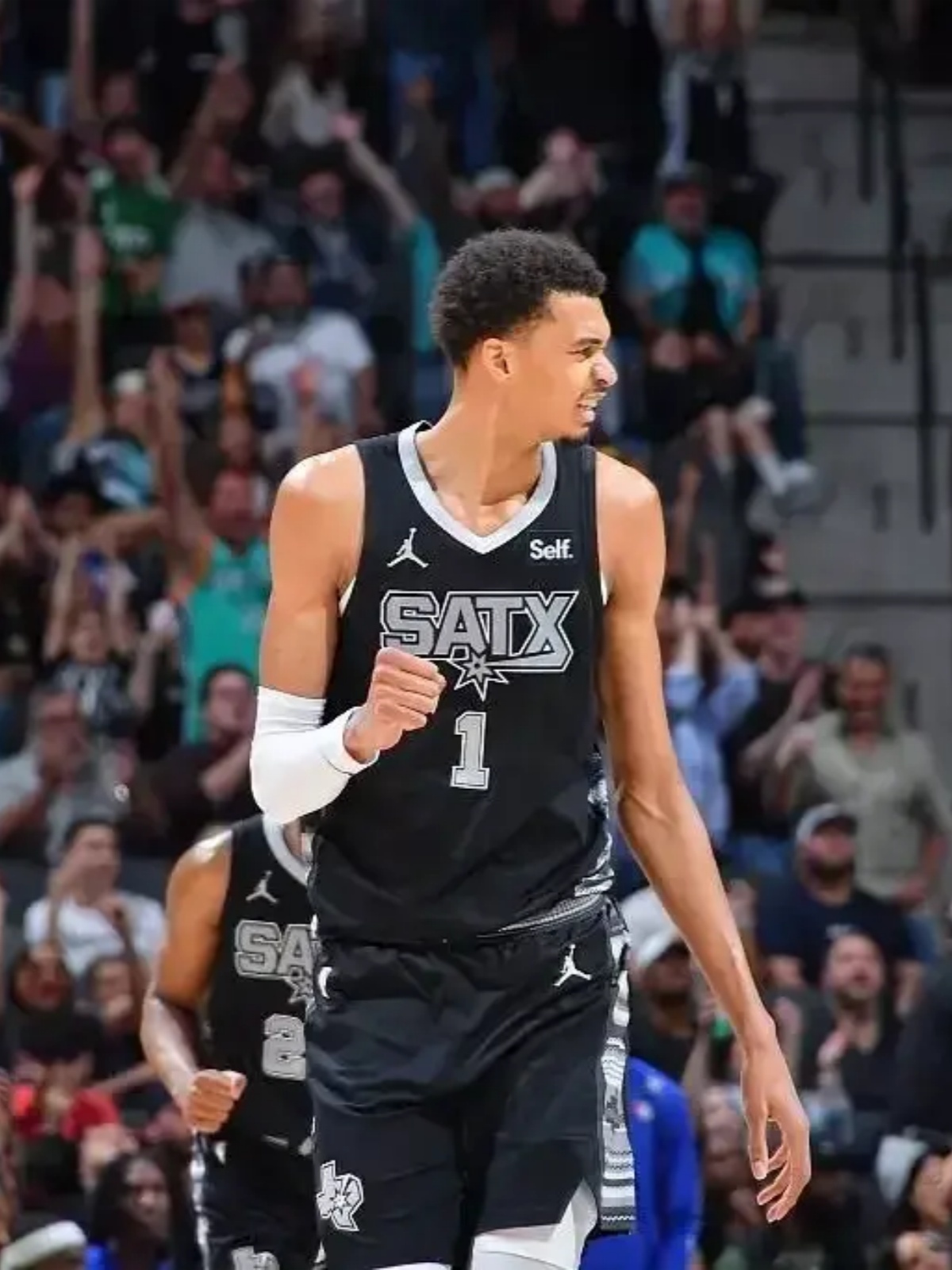 九游会-关于足球季后赛焦点战：胶东迅豹队淘汰对手齐鲁巨龙队，外线火力全开。更衣室氛围正向的信息