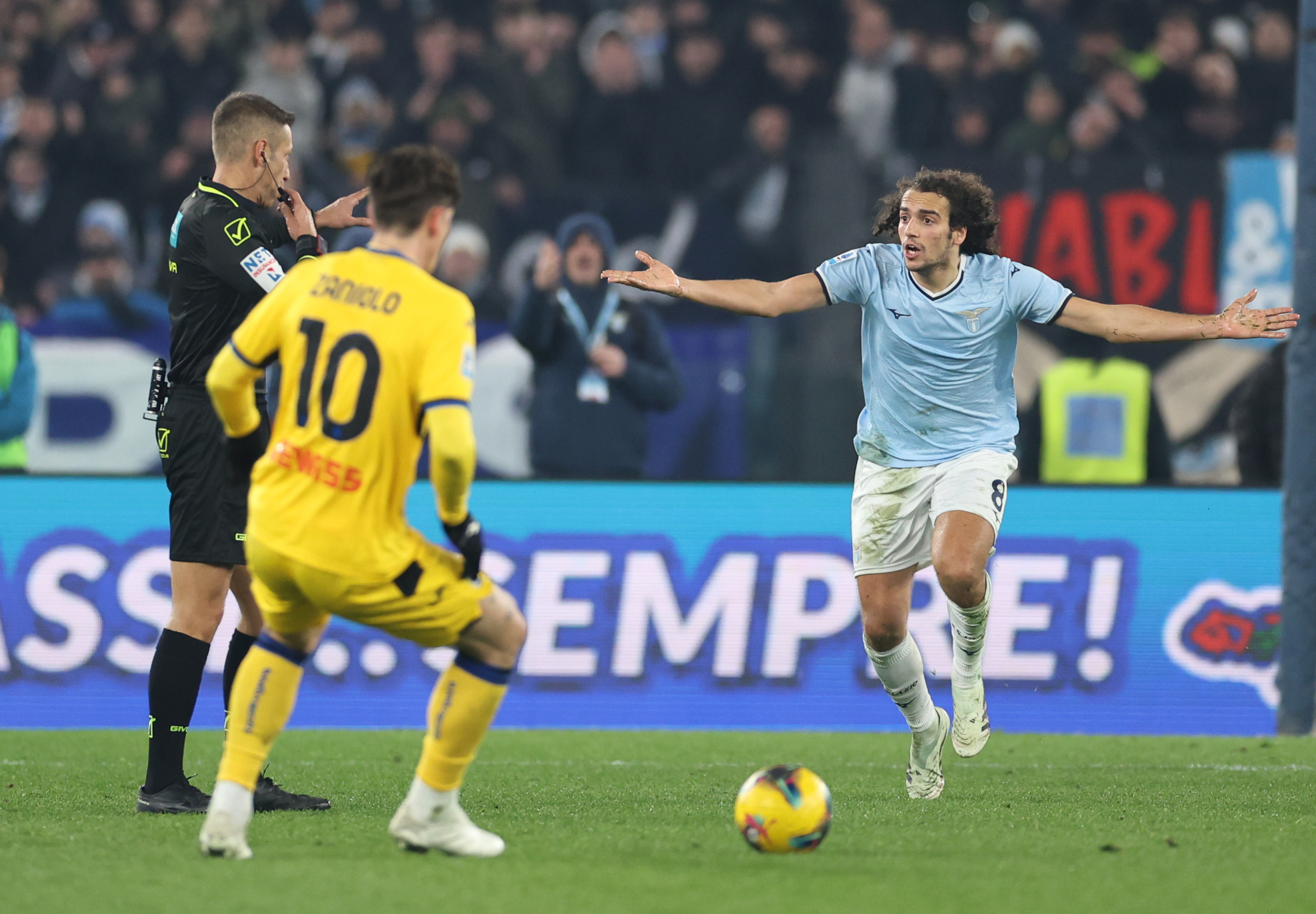 九游娱乐官网-亚特兰大迎欧联关键赛，窗口期遗憾出局，更衣室稳定，阵容厚度经受考验(欧联杯决赛亚特兰大勒沃库森)